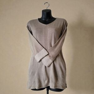 Womens size 0 Chico's Women's Taupe V-Neck Sweater. Perfect for any occassion.